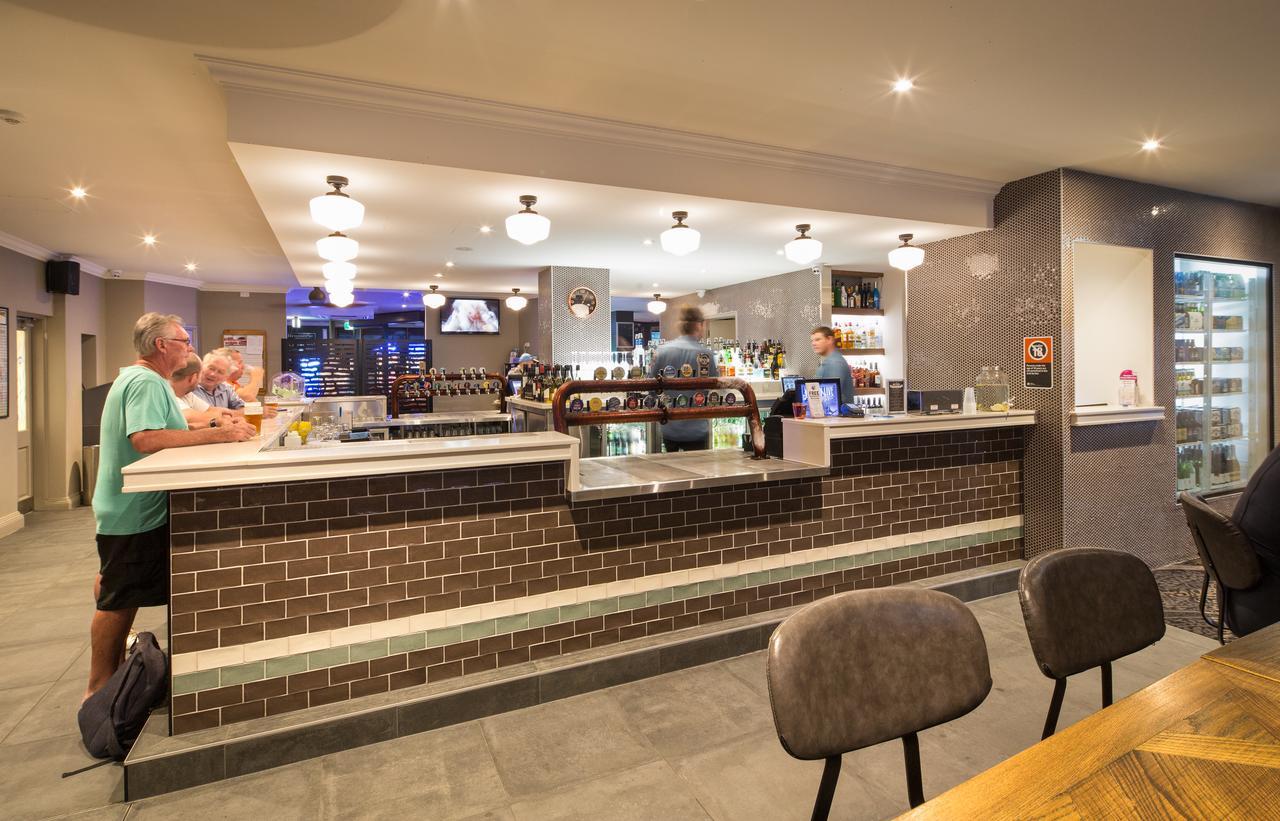 Bayview Hotel Уой Уой Екстериор снимка